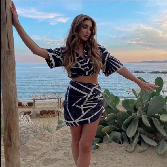 Zara 2 Piece Crop Top and Draped Printed Skirt - Picture 16 of 16